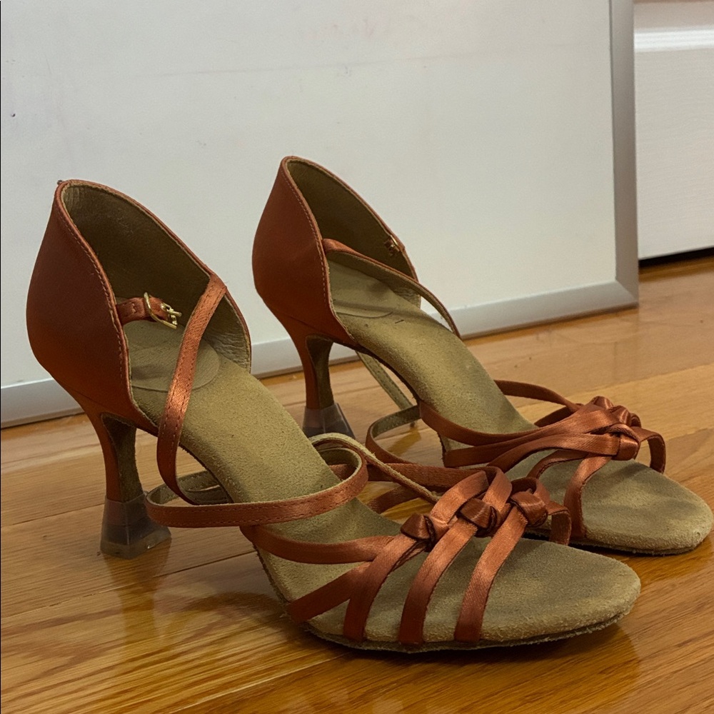 Ray Rose Latin ballroom dance shoes. Size 5. Fits like a 7/7.5